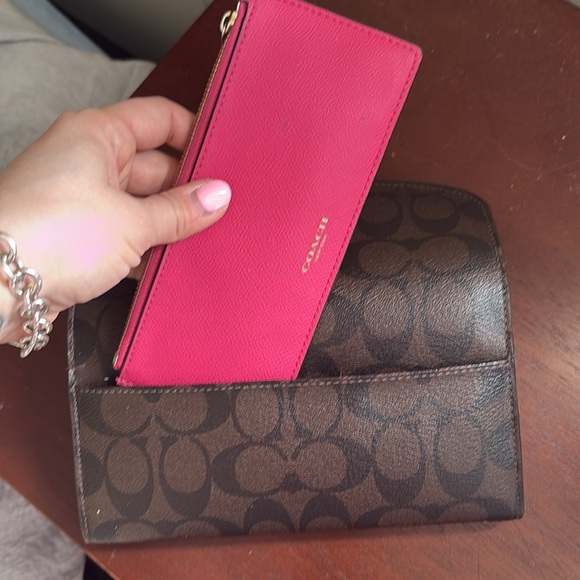 EUC snap Coach wallet with removable pink zipper pouch - Picture 7 of 7